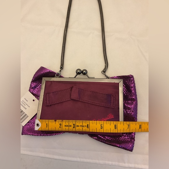 NWT beautiful sequin Betsey Johnson clutch/purse - Picture 4 of 6